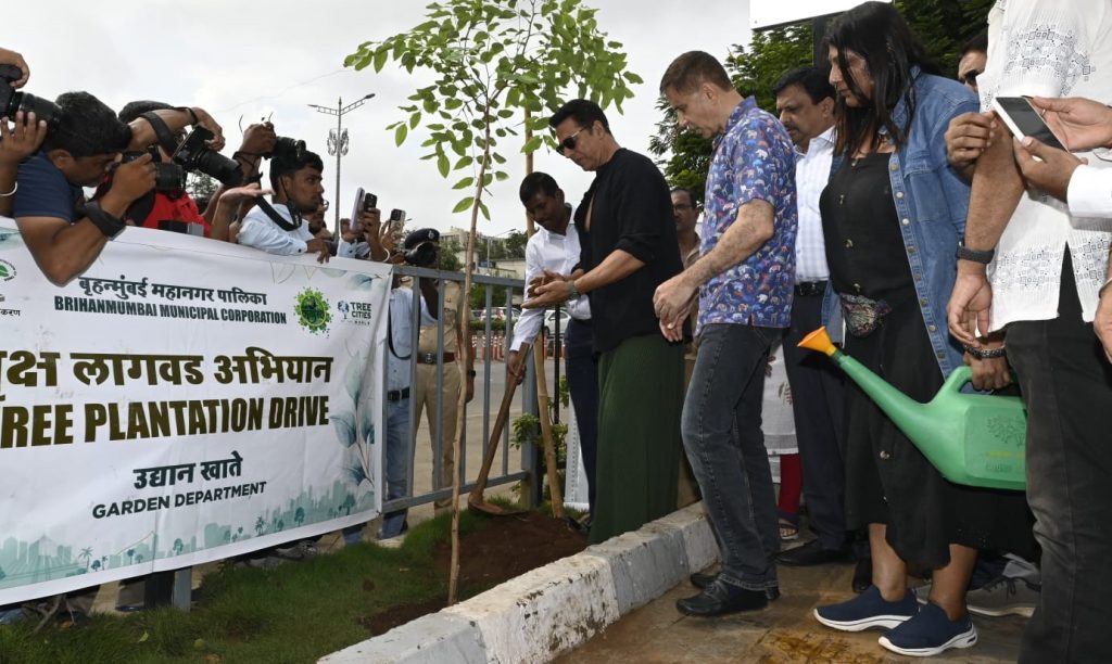 Akshay Kumar, Bhushan Gagrani, and Vishvas Mote spearhead the BMC MEGA tree planting campaign
