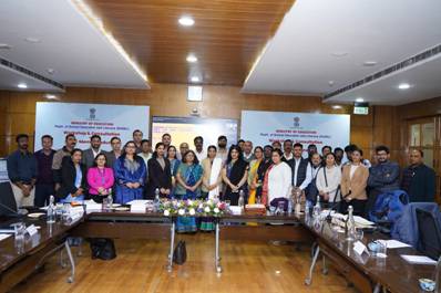 Centre, States review student scholarship scheme