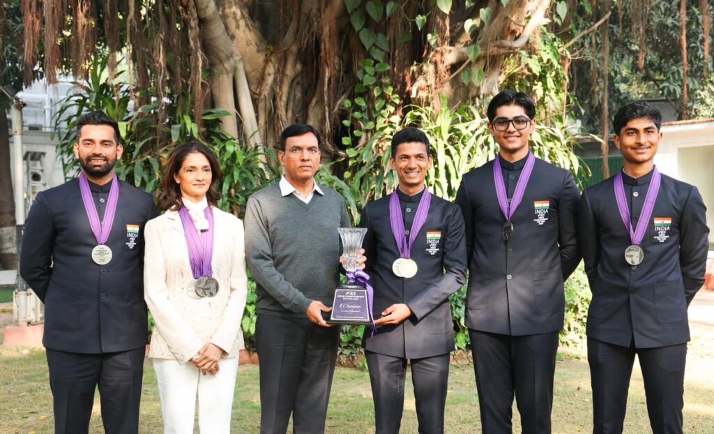 Mansukh Mandaviya felicitates India’s Equestrian Heroes